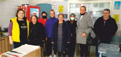 Havsa iYi  Parti Kadınlara Karanfil Dağıttı