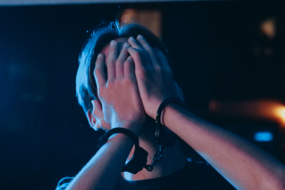 DÜŞEN PARAYI KAPIP KAÇTI