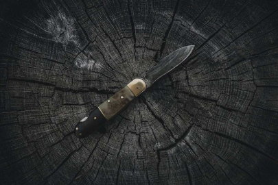 KAPISINA BIÇAKLI NOT BIRAKILDI