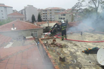 ÇIKAN YANGINDA 2 EV KULLANILAMAZ HALE GELDİ