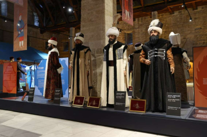 TUĞRALAR SERGİLENDİ