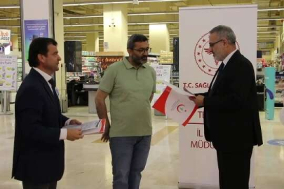 31 MAYIS DÜNYA TÜTÜNSÜZLÜK GÜNÜ"NDE SOKAKTA İZMARİT TOPLADILAR