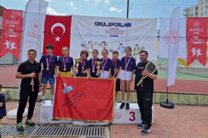 MİNİK TENİSÇİLER TÜRKİYE ŞAMPİYONU OLDU