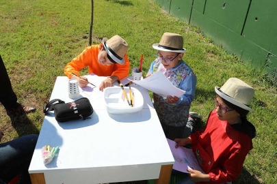 KÜÇÜK RESSAMLAR İŞ BAŞINDA