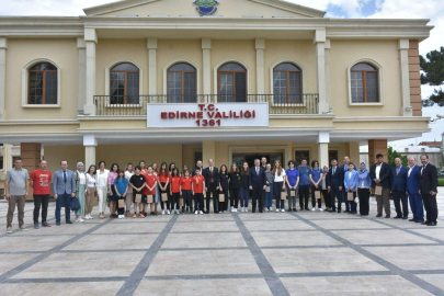 EDİRNE'NİN BAŞARILI ÇOCUKLARI ÖDÜLLENDİRİLDİ