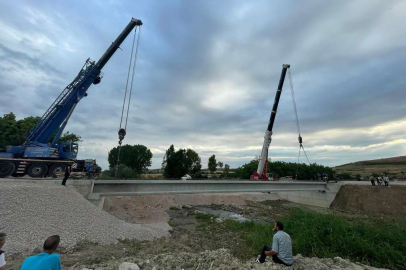 KÖPRÜ YENİLEME ÇALIŞMASI SÜRÜYOR