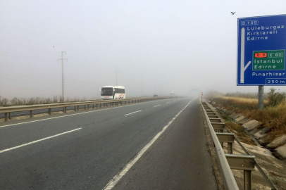 YOĞUN SİS SÜRÜCÜLERE ZOR ANLAR YAŞATTI