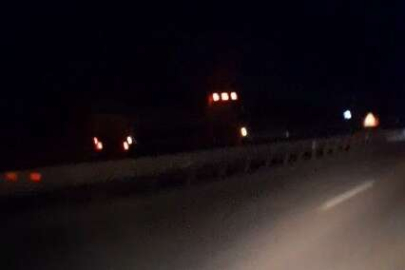 TERS YÖNDE GİDEN TIR TRAFİĞİ TEHLİKEYE ATTI