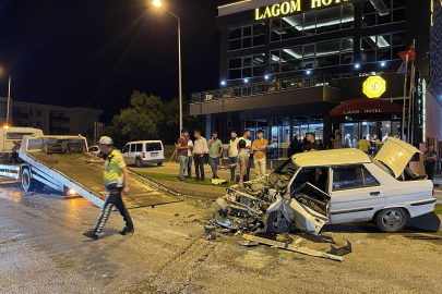 2 OTOMOBİL ÇARPIŞTI