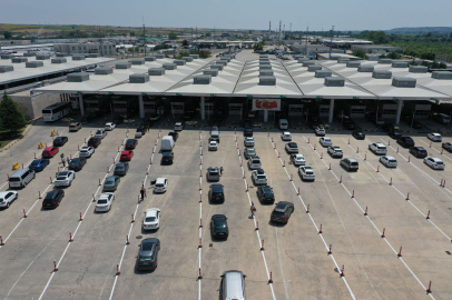 TATİL İÇİN YURDA GELİŞLER SÜRÜYOR