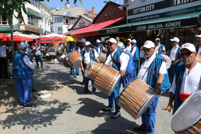 VATANDAŞLAR DAVUL ZURNALI DAVETE HAYRAN KALDI