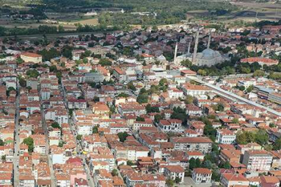 EVİ GÖÇMENLERE KİRAYA VERMİŞ