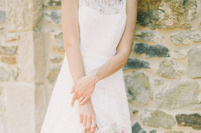 29 GELİNLİK, KAÇAK MALZEMELER VE UYUŞTURUCU YAKALANDI