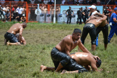 İŞTE İKİNCİ TURA GEÇEN BAŞPEHLİVANLAR