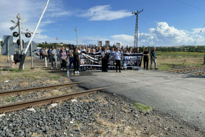 TREN KAZASINDA HAYATINI KAYBEDENLER ANILDI