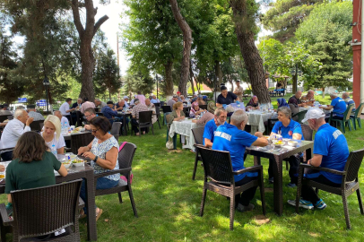 HUZUREVLERİ SAKİNLERİ YEMEKTE BULUŞTU