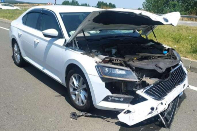 MOTOSİKLETLE OTOMOBİL ÇARPIŞTI: 1 ÖLÜ