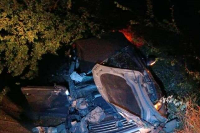 OTOMOBİL TRAKTÖR RÖMORKUNA ÇARPTI: 1 YARALI