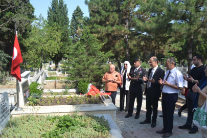 ŞEHİTLER KABİRLERİ BAŞINDA ANILDI