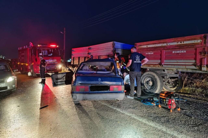 PARK HALİNDEKİ TRAKTÖRÜN RÖMORKUNA ÇARPTI