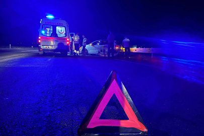 SERVİS MİNİBÜSÜ İLE OTOMOBİL ÇARPIŞTI