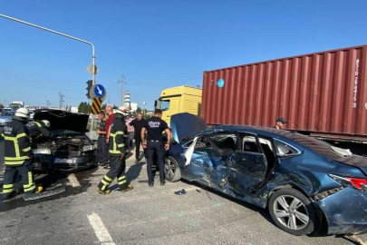 4 ARAÇLI ZİNCİRLEME KAZA: 3'Ü İTALYAN 4 YARALI