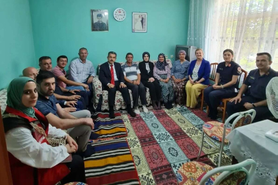 EKİCİ ŞEHİT AİLESİNİ ZİYARET ETTİ