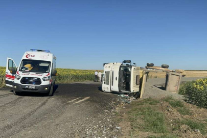 MUCUR YÜKLÜ KAMYON DEVRİLDİ: 1 YARALI