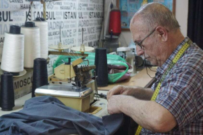 80 YAŞINDAKİ İBRAHİM USTA, MESLEĞİNİ İLK GÜNKÜ AŞKLA SÜRDÜRÜYOR