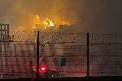 KAĞIT FABRİKASINDA ÇIKAN YANGIN SÖNDÜRÜLDÜ