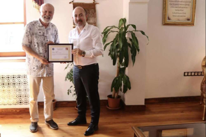 TAYİN OLAN DAİRE AMİRLERİNE PLAKET