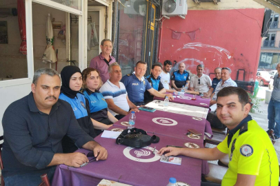 POLİS VATANDAŞ EL ELE