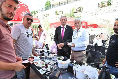 UZUNLAR BASINLA BİR ARAYA GELDİ