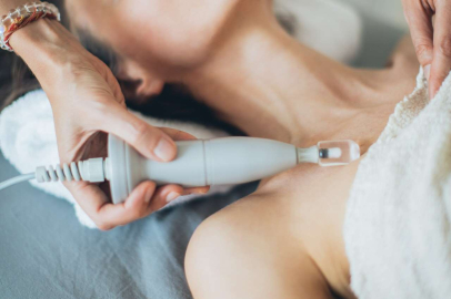 GÜZELLİK MERKEZİ YAKTI