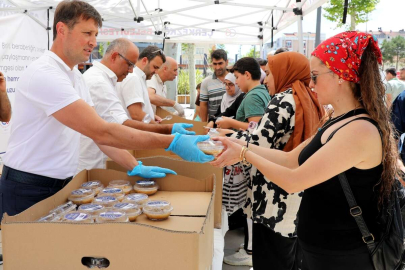 ÇERKEZKÖY BELEDİYESİ AŞURE DAĞITTI