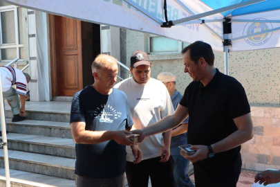 VATANDAŞLARA AŞURE DAĞITILDI