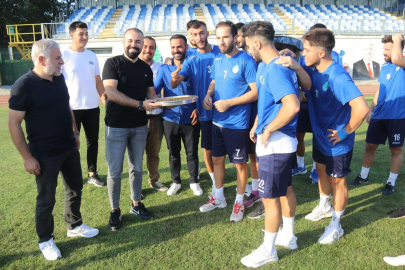 ERGENE VELİMEŞESPOR SAHAYA İNDİ