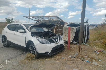 KORKUNÇ KAZA: 3 ARAÇ BİRBİRİNE GİRDİ