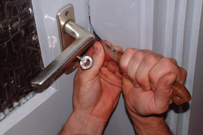 MÜZİK ALETLERİ ÇALINDI