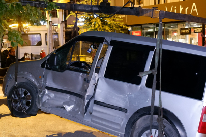 PARK HALİNDEKİ 4 ARACA ÇARPTI