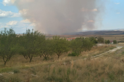 KOMŞUDAKİ YANGIN TÜRK TARAFINDAN GÖRÜLÜYOR