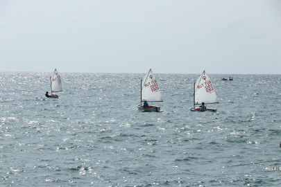 YELKEN YARIŞLARI SON GÜNÜNDE DEVAM EDİYOR