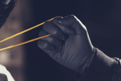 GİYSİ DOLU POŞETİ ÇALINDI