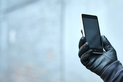 Taksiye Binerken Düşürdüğü Telefonu Kayıp