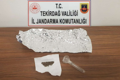 ŞÜPHELİ ARAÇTAN TABANCA VE UYUŞTURUCU ÇIKTI