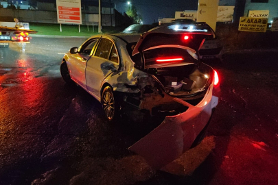 TREN OTOMOBİLE ÇARPTI