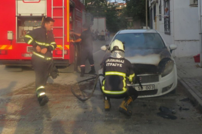 PARK HALİNDEKİ OTOMOBİL ALEV ALDI
