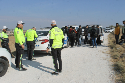 21 GÖÇMEN VE 4 GÖÇMEN TACİRİ YAKALANDI
