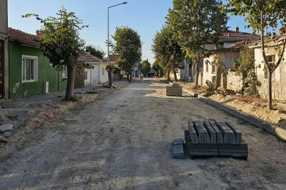 KALDIRIM VE YOL ÇALIŞMALARI DEVAM EDİYOR