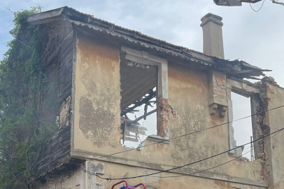 METRUK BİNA BAŞLARINA BELA OLDU